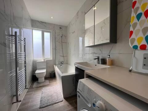 Star London Finchley Road 3-Bed Escape With Garden Leilighet Eksteriør bilde